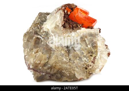 Wulfenite de la mine Pure Potentiel (North Geronimo Mine), Arizona isolé sur fond blanc Banque D'Images