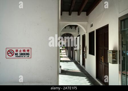 Singapour. Janvier 2020. Un signe de non-fumeurs dans les rues de la ville Banque D'Images