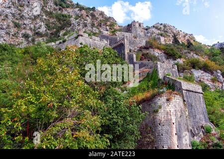 Autour de l'ancienne forteresse de Kotor. Monténégro Banque D'Images