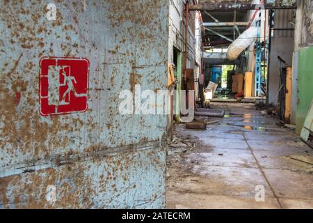 Ancienne usine Jupiter de Pripyat, ville fantôme de la zone d'exclusion de Tchernobyl qui a été créée après la catastrophe nucléaire Banque D'Images