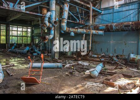 Ancienne usine Jupiter de Pripyat, ville fantôme de la zone d'exclusion de Tchernobyl qui a été créée après la catastrophe nucléaire Banque D'Images