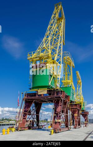 Szczecin, Province De Pomeranian Ouest, Pologne. Vieilles grues sur la rive de l'île de Lasztownia. Banque D'Images