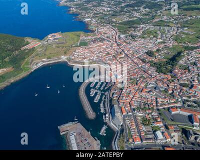 Vue aérienne du port de plaisance d'Angra de Heroismo sur Terceira, Acores Banque D'Images