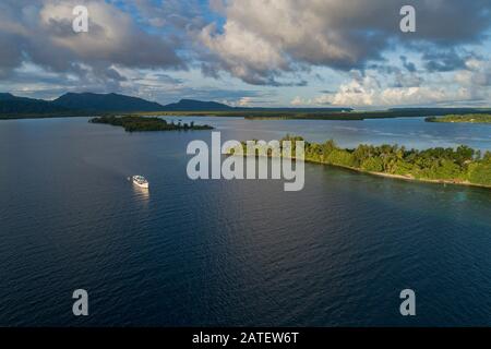 Vue Aérienne De L'Île De Karumolun, Des Îles Russell, Des Îles Salomon Et De La Mer De Salomon Banque D'Images