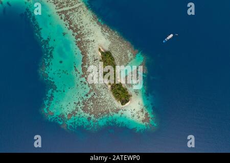 Vue Aérienne De L'Île De Ghavutu, Des Îles De La Floride, Des Îles Salomon, De L'Océan Pacifique Sud Banque D'Images