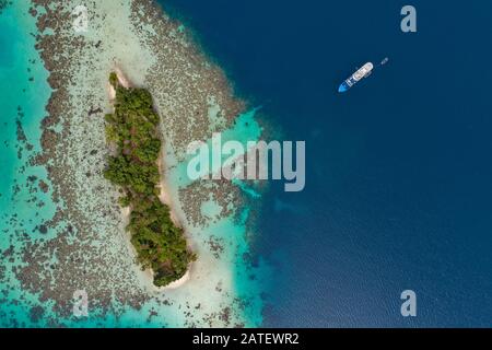 Vue Aérienne De L'Île De Ghavutu, Des Îles De La Floride, Des Îles Salomon, De L'Océan Pacifique Sud Banque D'Images