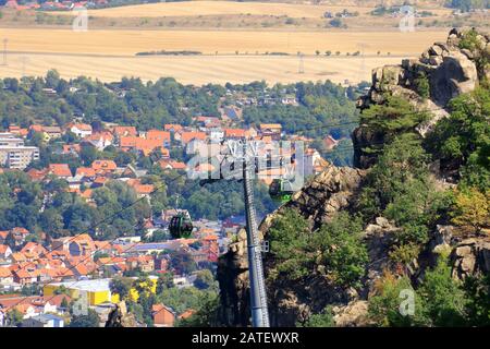 06 août 2018 - Thale, Saxe-Anhalt, Allemagne: Téléphérique avec télésiège à Thale dans les montagnes Harz Banque D'Images