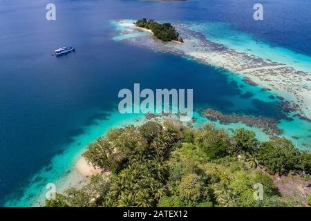 Vue Aérienne De L'Île De Ghavutu, Des Îles De La Floride, Des Îles Salomon, De L'Océan Pacifique Sud Banque D'Images