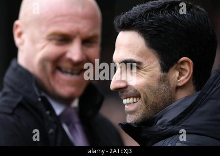 Burnley, Royaume-Uni. 30 mars 2019. Burnley, ANGLETERRE - 2 FÉVRIER Mikel Arteta greets Burnley Manager Sean Dyche avant le match de la Premier League entre Burnley et Arsenal à Turf Moor, Burnley le dimanche 2 février 2020. (Crédit: Tim Markland | MI News) la photographie ne peut être utilisée qu'à des fins de rédaction de journaux et/ou de magazines, licence requise à des fins commerciales crédit: Mi News & Sport /Alay Live News Banque D'Images