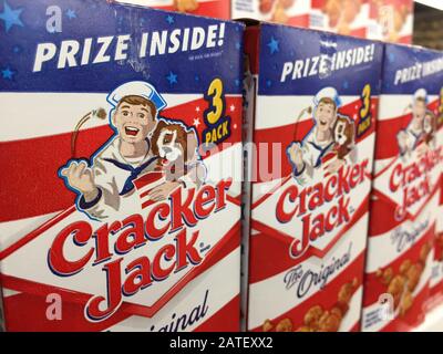 Cracker Jacks à vendre sur Grocery Store, États-Unis Banque D'Images