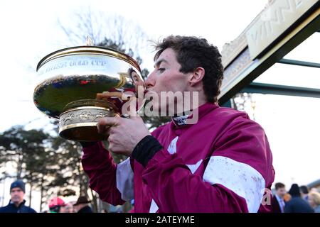 Jockey Jack Kennedy après avoir remporté la coupe d'or irlandaise Paddy Power sur Delta Work au deuxième jour du Dublin Racing Festival à l'hippodrome de Leopardstown. Banque D'Images