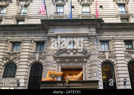 The Peninsula Hotel Avec Lunar New Year Holiday Decorations, New York Banque D'Images