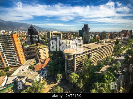 Santiago, CHILI 15 JANVIER 2016 - immeubles Et appartements Modernes dans le centre-ville de Santiago, Chili. Banque D'Images