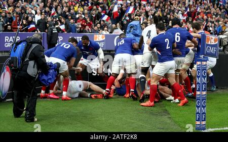 Les tempers flamment pendant le match Guinness Des Six Nations au Stade de France, Paris. Banque D'Images