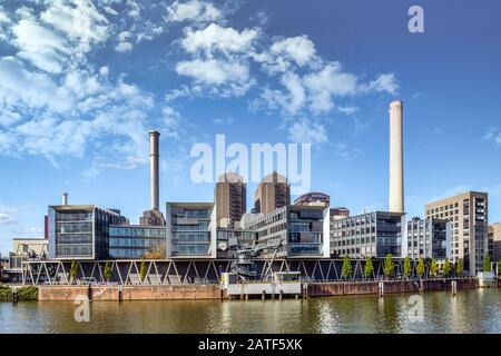 Francfort, HESSE - ALLEMAGNE - 01 SEPTEMBRE 2018 : Westend village Frankfurt am Main. Appartements agréables avec vue sur la rivière dans le quartier sud de Westend Banque D'Images