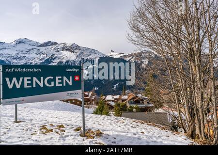 Wengen, SUISSE - 13 JANVIER 2020: Wengen est un village alpin suisse dans la région de l'Oberland bernois. Banque D'Images