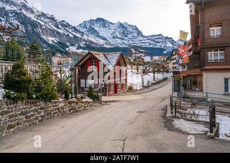 Wengen, SUISSE - 13 JANVIER 2020: Wengen est un village alpin suisse dans la région de l'Oberland bernois. Banque D'Images