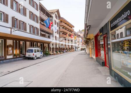 Wengen, SUISSE - 13 JANVIER 2020: Wengen est un village alpin suisse dans la région de l'Oberland bernois. Banque D'Images