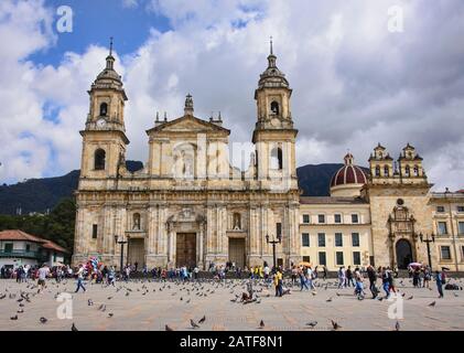 La Cathédrale Néoclassique Primatial (Catedral Primada) De La Plaza Bolivar, Bogota, Colombie Banque D'Images