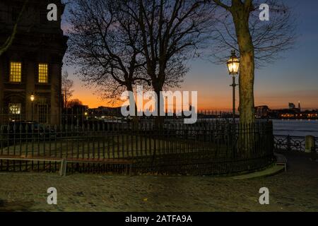 Londres et le bord de l'Université de Greenwich au coucher du soleil. Banque D'Images