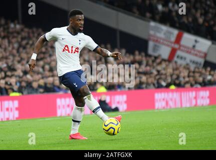 Londres, ANGLETERRE - 2 FÉVRIER 2020: Serge Aurier de Tottenham photographié lors du match de la Premier League 2019/20 entre Tottenham Hotspur FC et Manchester City FC au stade Tottenham Hotspur. Banque D'Images