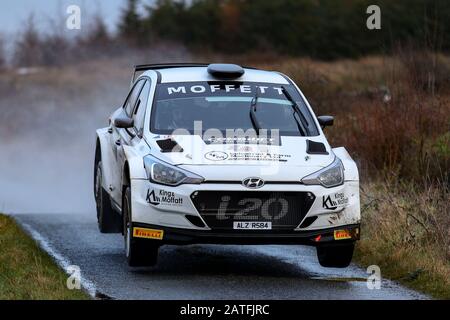 Galway, Galway, Irlande. 2 février 2020. Championnat irlandais de rallye tarmac, rallye international Galway; Josh Moffett et Keith Moriarty (Hyundai 20 R5) revendiquent la 5ème place crédit global: Action plus Sports/Alay Live News Banque D'Images