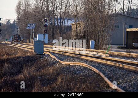Langley (Colombie-Britannique) - 1er FÉVRIER 2020 - les travailleurs réparent le chemin de fer endommagé après la tempête Banque D'Images
