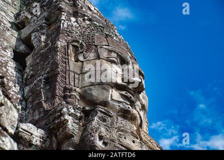 Bayon fait face au Bayon, Prasat Bayon, temple khmer richement décoré à Angkor au Cambodge Banque D'Images