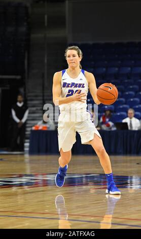 Chicago, Illinois, États-Unis. 02 février 2020. DePaul Blue Demons garde Kelly Campbell (20) en action pendant le jeu NCAA de la conférence Big East entre (11) DePaul vs Providence à Wintrust Area à Chicago, Illinois. Dean Reid/Csm/Alay Live News Banque D'Images