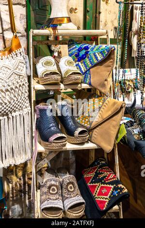 Sandales bohemiennes hippie à la boutique de mode Kay essence à Sant Francesc Xavier, Formentera, Îles Baléares, Espagne Banque D'Images