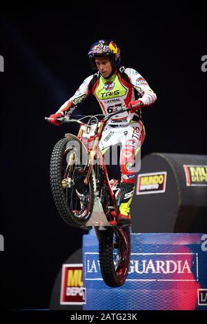 Barcelone, Espagne. 02 février 2020. ; Palau Sant Jordi, Barcelone, Catalogne, Espagne; X Championnat d'essai de VTT de montagne; Adam Raga (Espagne) de l'équipe TRRS en action pendant l'essai X intérieur Barcelone crédit: Action plus Sports Images/Alay Live News Banque D'Images