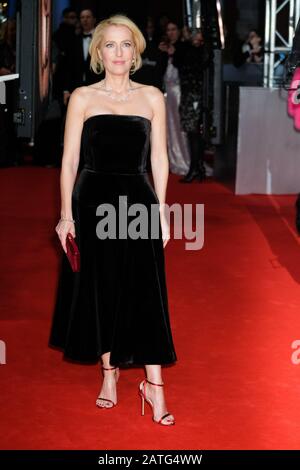 Royal Albert Hall, Londres, Royaume-Uni. 2 février 2020. Gillian Anderson assiste aux Prix du film de l'Académie britannique de l'EE 2020. Photo Par Crédit : Julie Edwards/Alay Live News Banque D'Images