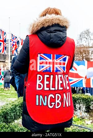 Célébrations du Brexit 31 janvier 2020 à Whitehall et Parliament Square, Londres UK - les Brexeteers portant des vêtements Union Jack Croient en GB et ni Banque D'Images