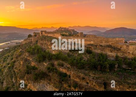 Vue panoramique sur le coucher de soleil de la forteresse de Sagunto (Sagunt) près de Valence Espagne Banque D'Images