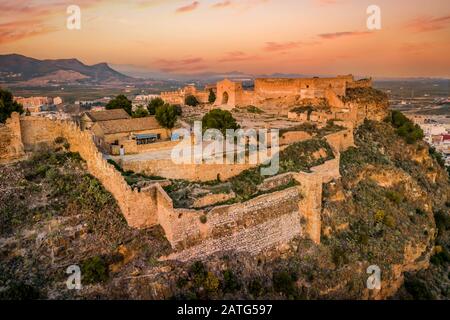 Vue panoramique sur le coucher de soleil de la forteresse de Sagunto (Sagunt) près de Valence Espagne Banque D'Images