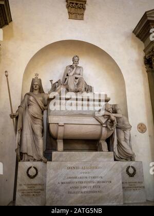 Tombe Dante Alighieri à l'intérieur de la basilique de Santa Croce à Florence Banque D'Images
