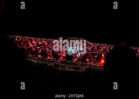 New York, NY / USA - 30 décembre 2019: Zoom en vue de la fosse de l'orchestre pendant une représentation de Rockettes à radio City Music Hall Banque D'Images