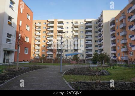 Berlin, Allemagne. 31 janvier 2020. Appartements de la coopérative du bâtiment de Berlin (bbg). Cinq millions de personnes vivent en Allemagne dans des appartements appartenant aux deux mille coopératives de construction. En période de hausse des loyers, ils ne sont pas seulement attrayants pour les bas-salariés. Crédit: Jörg Carstensen/Dpa/Alay Live News Banque D'Images