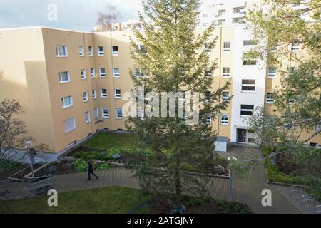 Berlin, Allemagne. 31 janvier 2020. Appartements de la coopérative du bâtiment de Berlin (bbg). Cinq millions de personnes vivent en Allemagne dans des appartements appartenant aux deux mille coopératives de construction. En période de hausse des loyers, ils ne sont pas seulement attrayants pour les bas-salariés. Crédit: Jörg Carstensen/Dpa/Alay Live News Banque D'Images