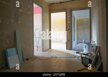 Berlin, Allemagne. 31 janvier 2020. Un appartement non rénové de la coopérative du bâtiment de Berlin (bbg). Cinq millions de personnes vivent en Allemagne dans des appartements appartenant aux deux mille coopératives de construction. En période de hausse des loyers, ils ne sont pas seulement attrayants pour les bas-salariés. Crédit: Jörg Carstensen/Dpa/Alay Live News Banque D'Images