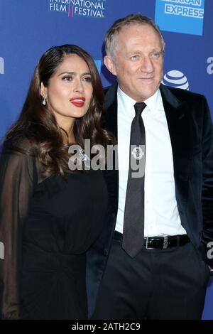 Gala Du Festival International Du Film De Palm Springs 2020 - Arrivées Au Centre Conventionnel Le 2 Janvier 2020 À Palm Springs, Ca Avec : Salma Hayek Et François-Henri Pinault Où : Palm Springs, Californie, États-Unis Quand : 02 Janvier 2020 Crédit : Nicky Nelson/Wenn.com Banque D'Images