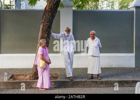 Locaux à Pondichéry. D'une série de photos de voyage en Inde du Sud. Date De La Photo: Mercredi 8 Janvier 2020. Photo : Roger Garfield/Alay Banque D'Images