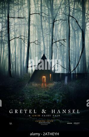 Gretel & Hansel (2020) réalisé par Oz Perkins et mettant en vedette Sophia Lillis, Alice Krige, Jessica de Gouw et Samuel Leakey. Une réimagination du conte de fées classique des frères Grimm sur un frère et une sœur qui se perdent dans les bois. Banque D'Images