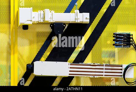 Entraînement de la porte de l'élévateur, installation d'un nouvel élévateur. Banque D'Images