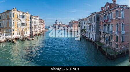 Cornes et canaux de Venise. Le Grand Canal du pont de l'Académie. Dans l'histoire. Italie Banque D'Images