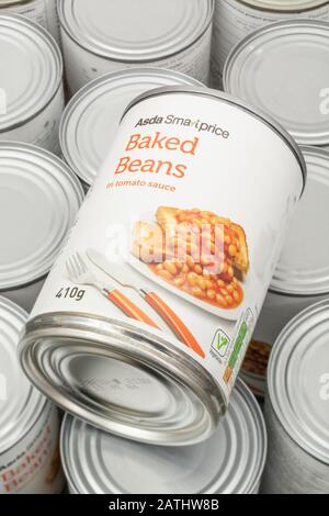 Gros plan de grains de café ASDA Value. Nourriture quotidienne commune pour de nombreux ménages à budgets limités, et la badire commune des étudiants. Emballage alimentaire. Banque D'Images