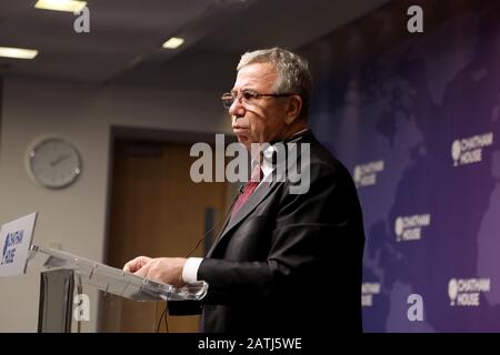 Londres / Royaume-Uni – 3 février 2020 : Mansur Yavaş, maire d'Ankara, parle de l'état de la démocratie en Turquie, à Chatham House Banque D'Images