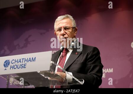 Londres / Royaume-Uni – 3 février 2020 : Mansur Yavaş, maire d'Ankara, parle de l'état de la démocratie en Turquie, à Chatham House Banque D'Images