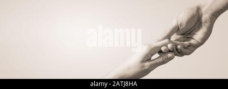 Prêter main-d'aide. Le concept de compassion, de charité et d'amour. Banque D'Images