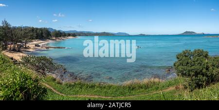 Lanakai, HI - 23 janvier 2020: Nageurs sur la plage de Kailua sur la côte est d'Oahu à Hawaï Banque D'Images